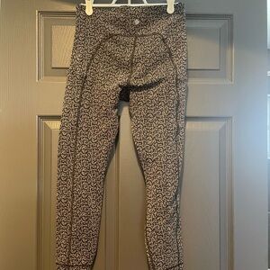 Athleta Womens Ultimate Stash Textured 7/8 Tight Black Leggings Size M